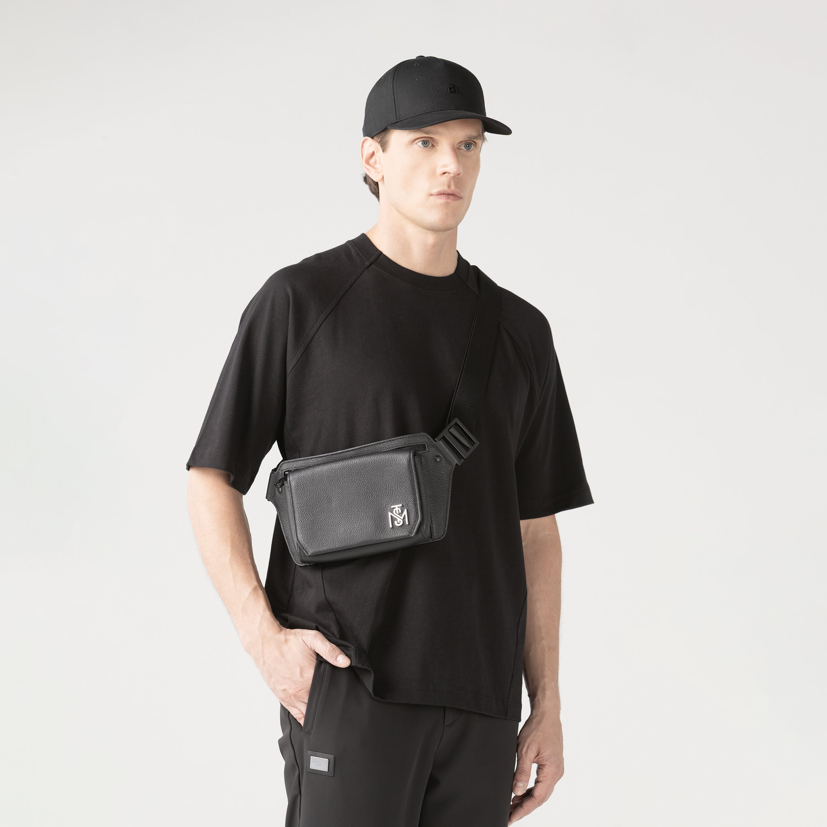 ADVENT FANNY PACK UNISEX BLACK