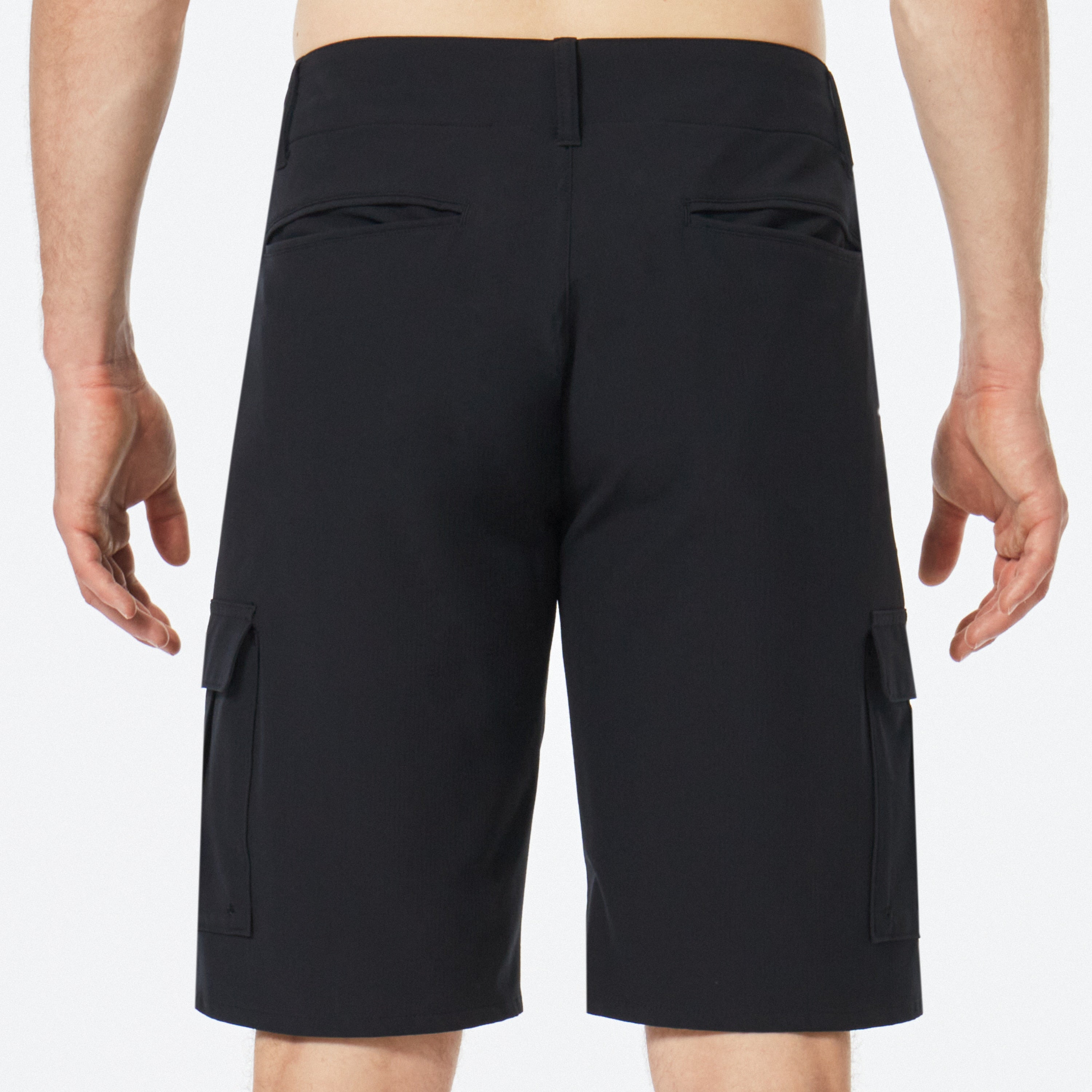 B1B CARGO HYBRID SHORT 21'' / Blackout