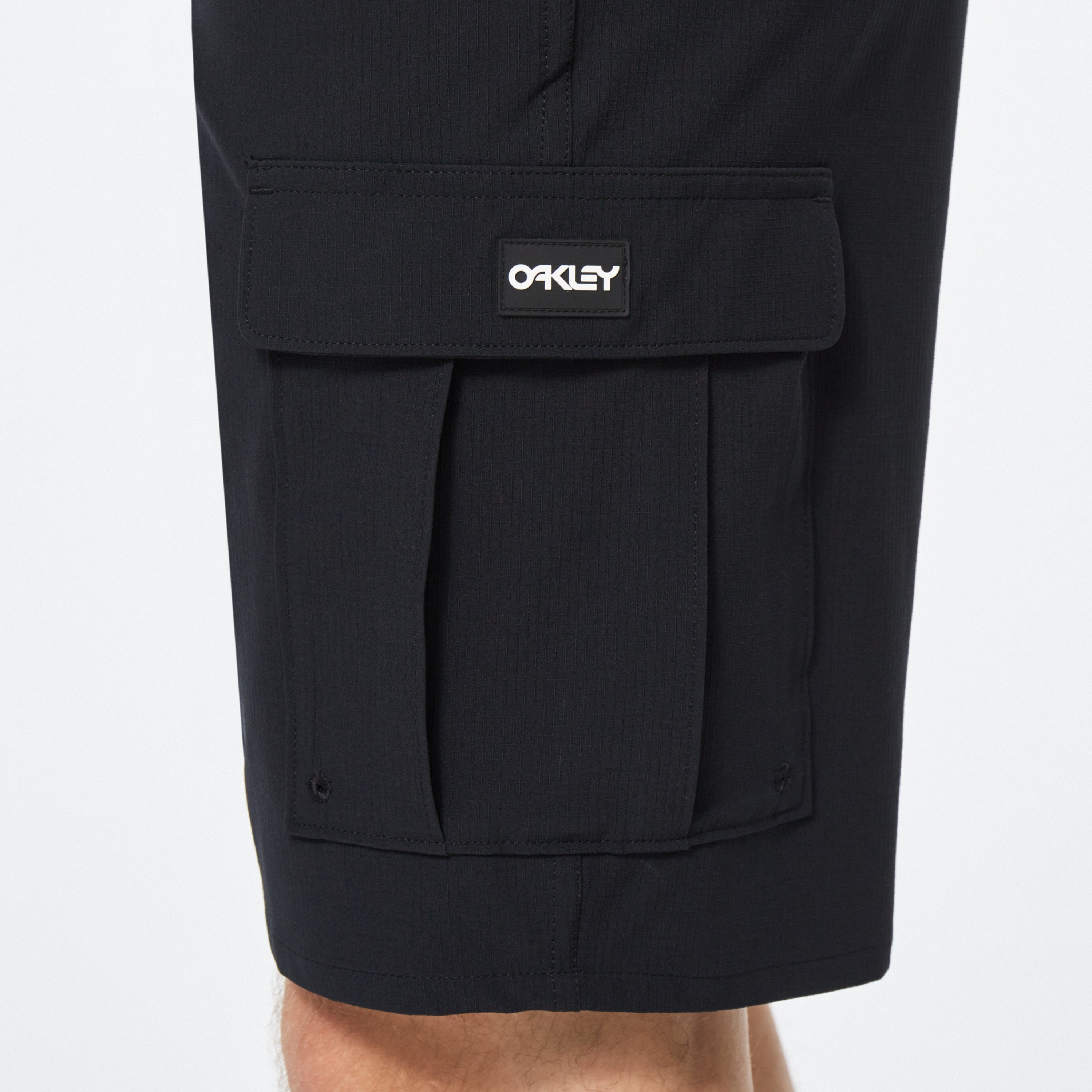 B1B CARGO HYBRID SHORT 21'' / Blackout
