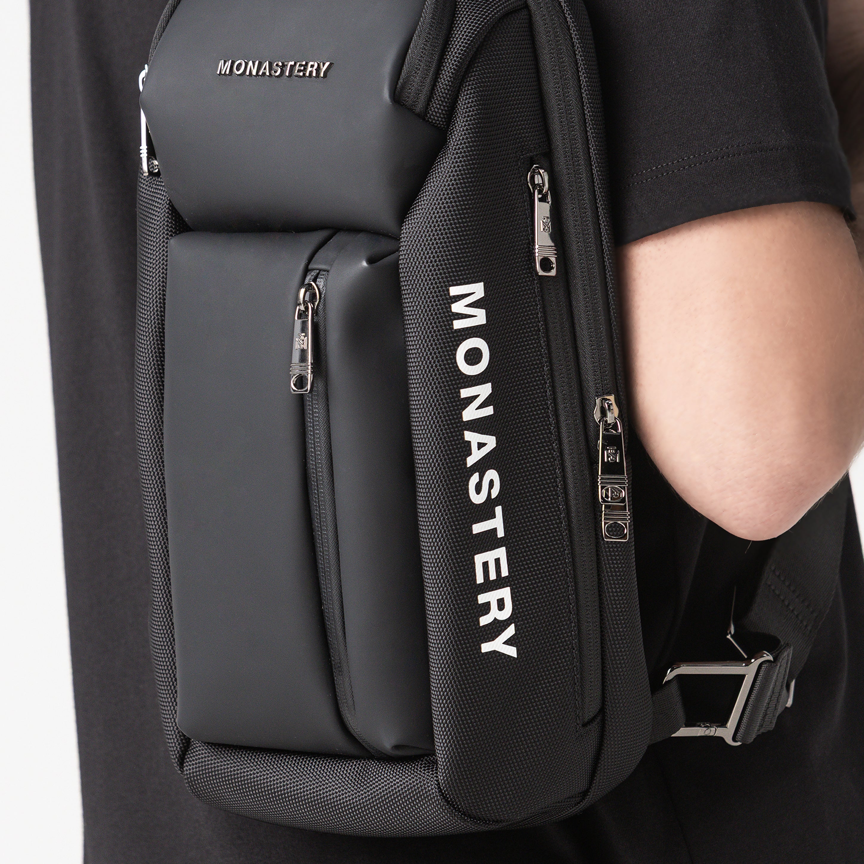 SLING FANNY PACK UNISEX BLACK
