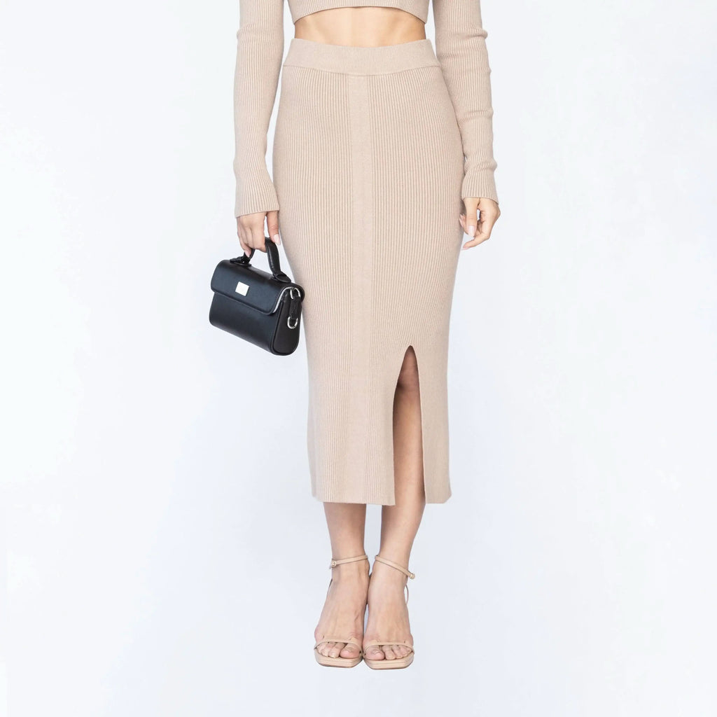 CONJUNTO SOSIE BEIGE OSCURO 4 - MONASTERY