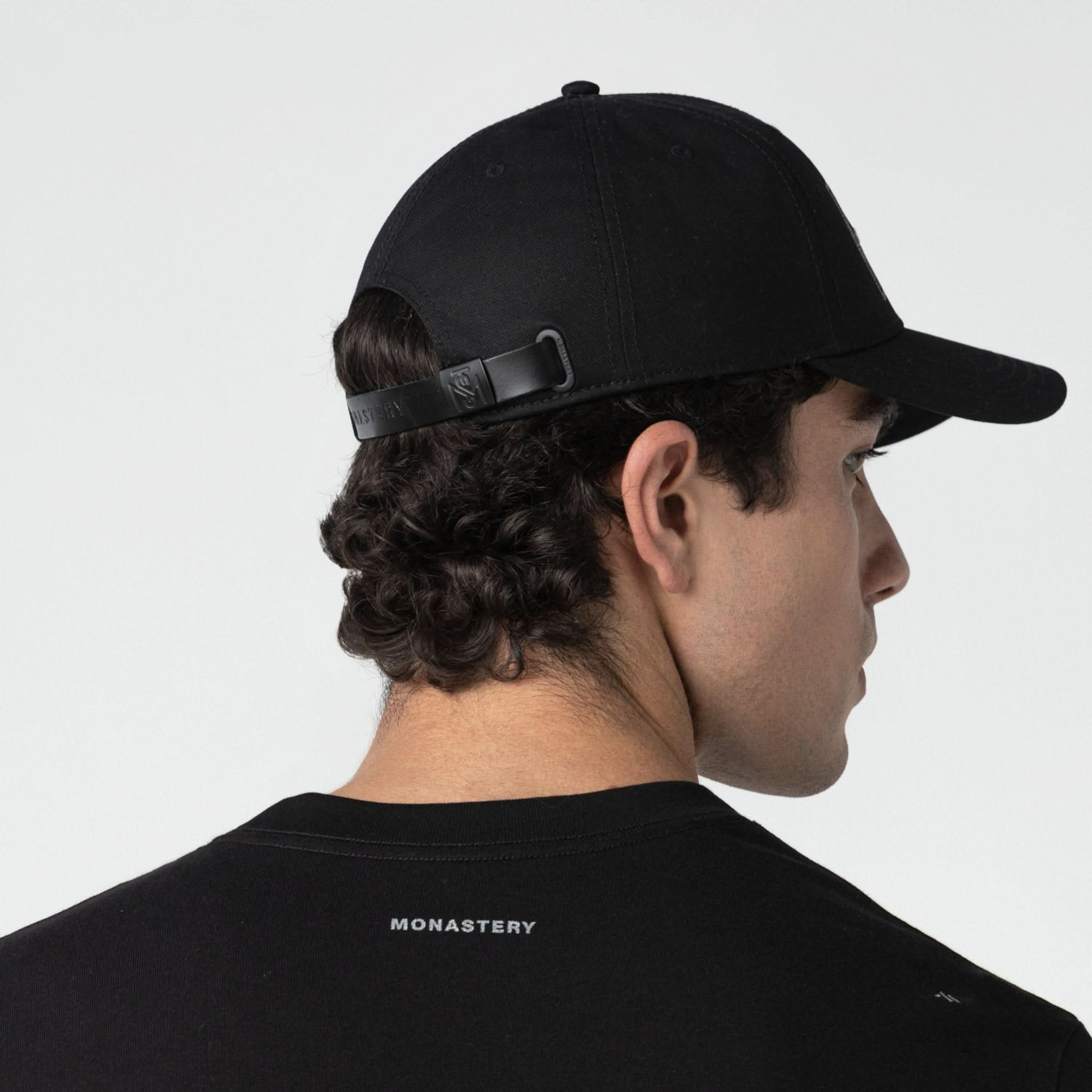 CLARUS CAP UNISEX BLACK U - Monastery | Tienda Oficial Colombia