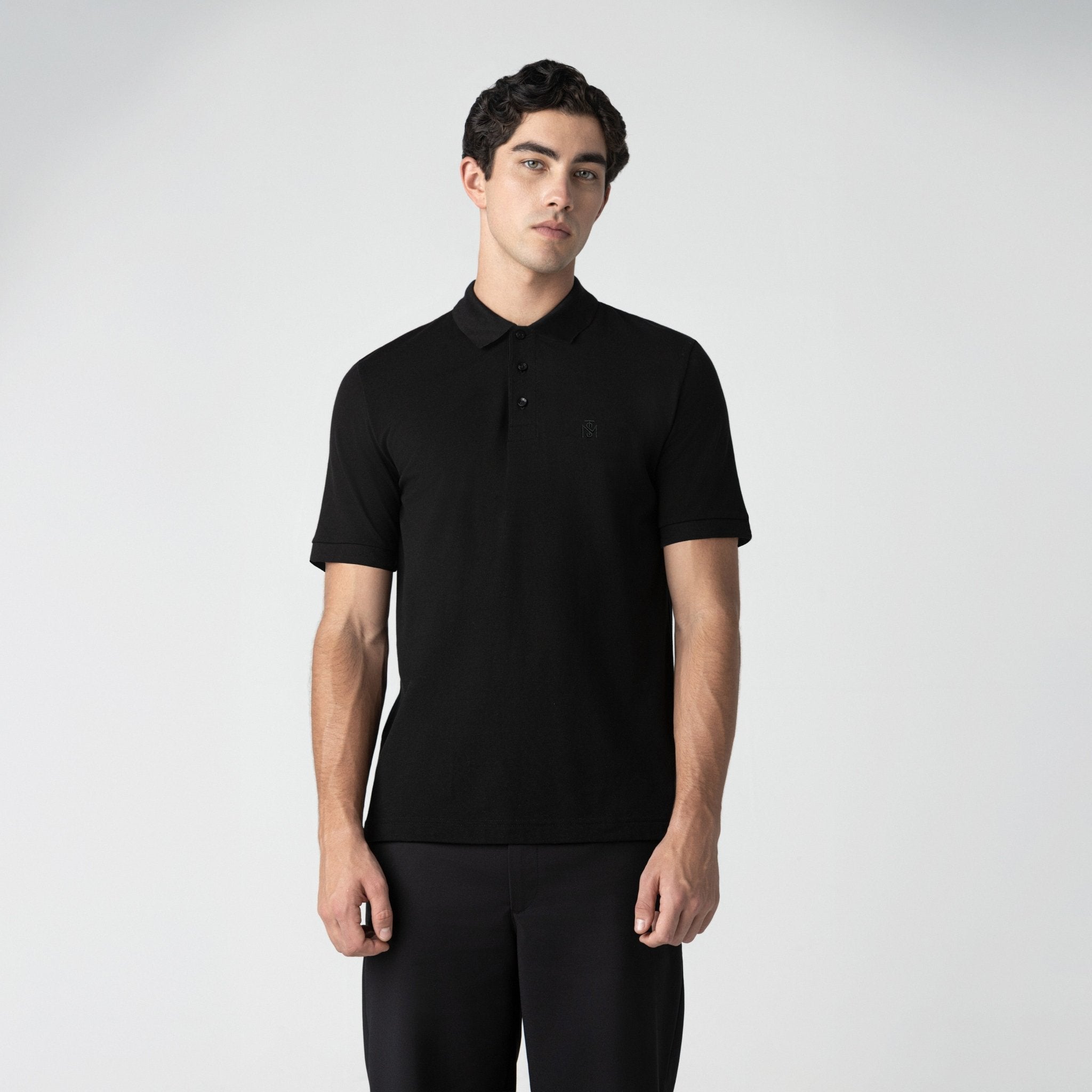 DOMINARIA POLO MEN BLACK - Monastery | Tienda Oficial Colombia