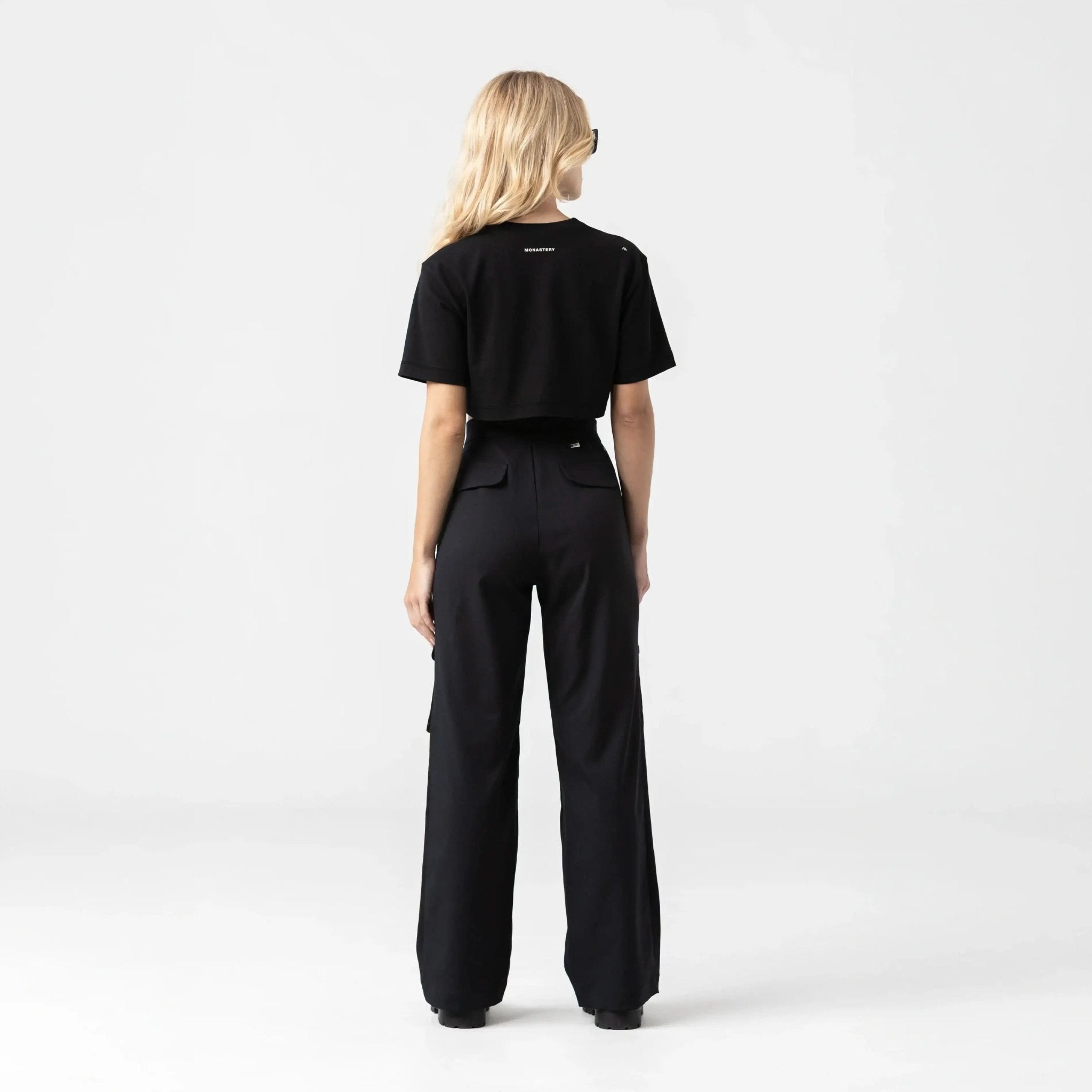 OLWYN CROP TOP WOMEN BLACK METEORITE L/G - Monastery | Tienda Oficial Colombia