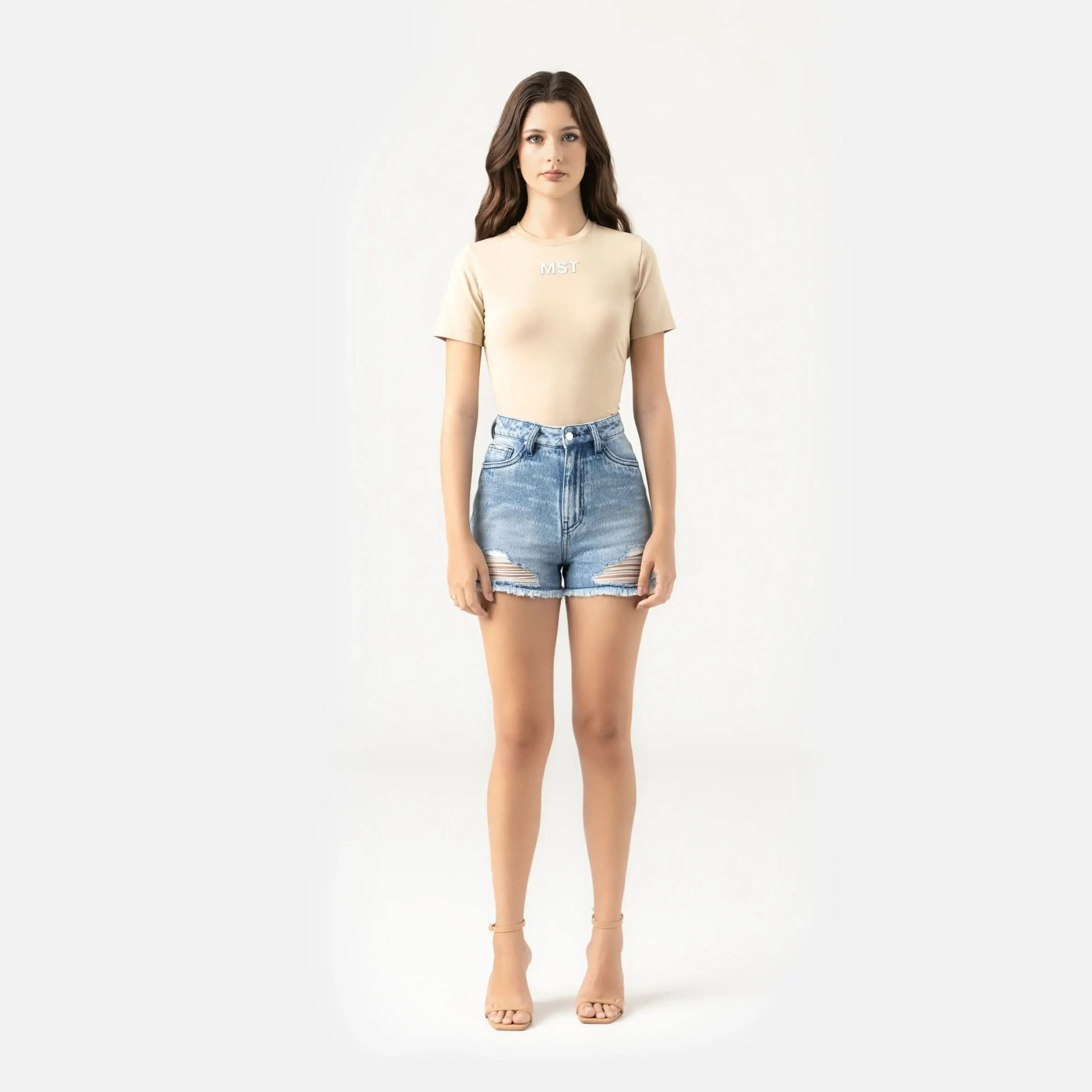 QUINNIE T - SHIRT WOMEN IRISH CREAM - Monastery | Tienda Oficial Colombia