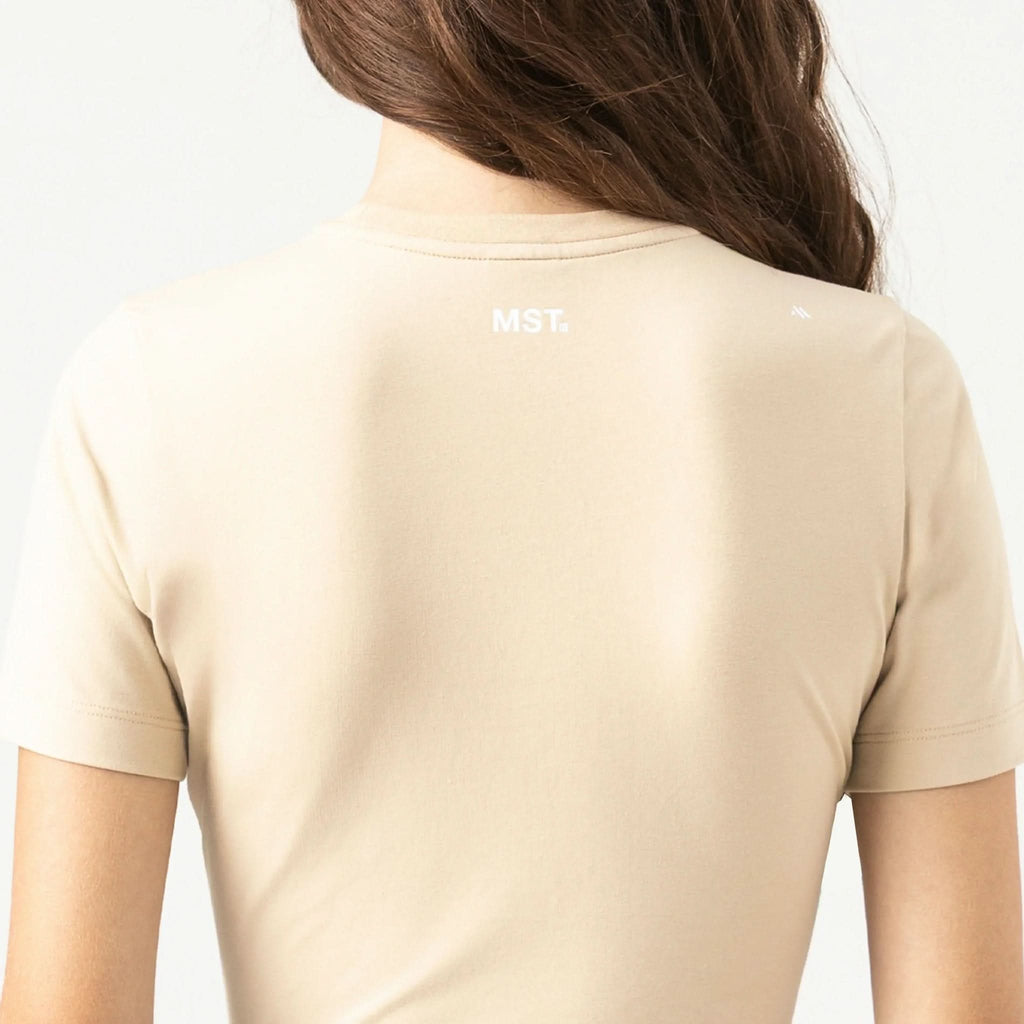 QUINNIE T - SHIRT WOMEN IRISH CREAM - Monastery | Tienda Oficial Colombia