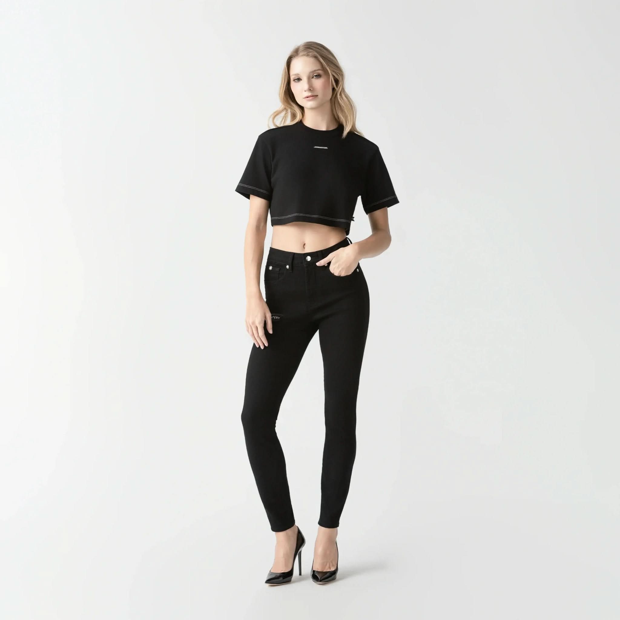 SAVANNA CROP TOP WOMEN BLACK - Monastery | Tienda Oficial Colombia