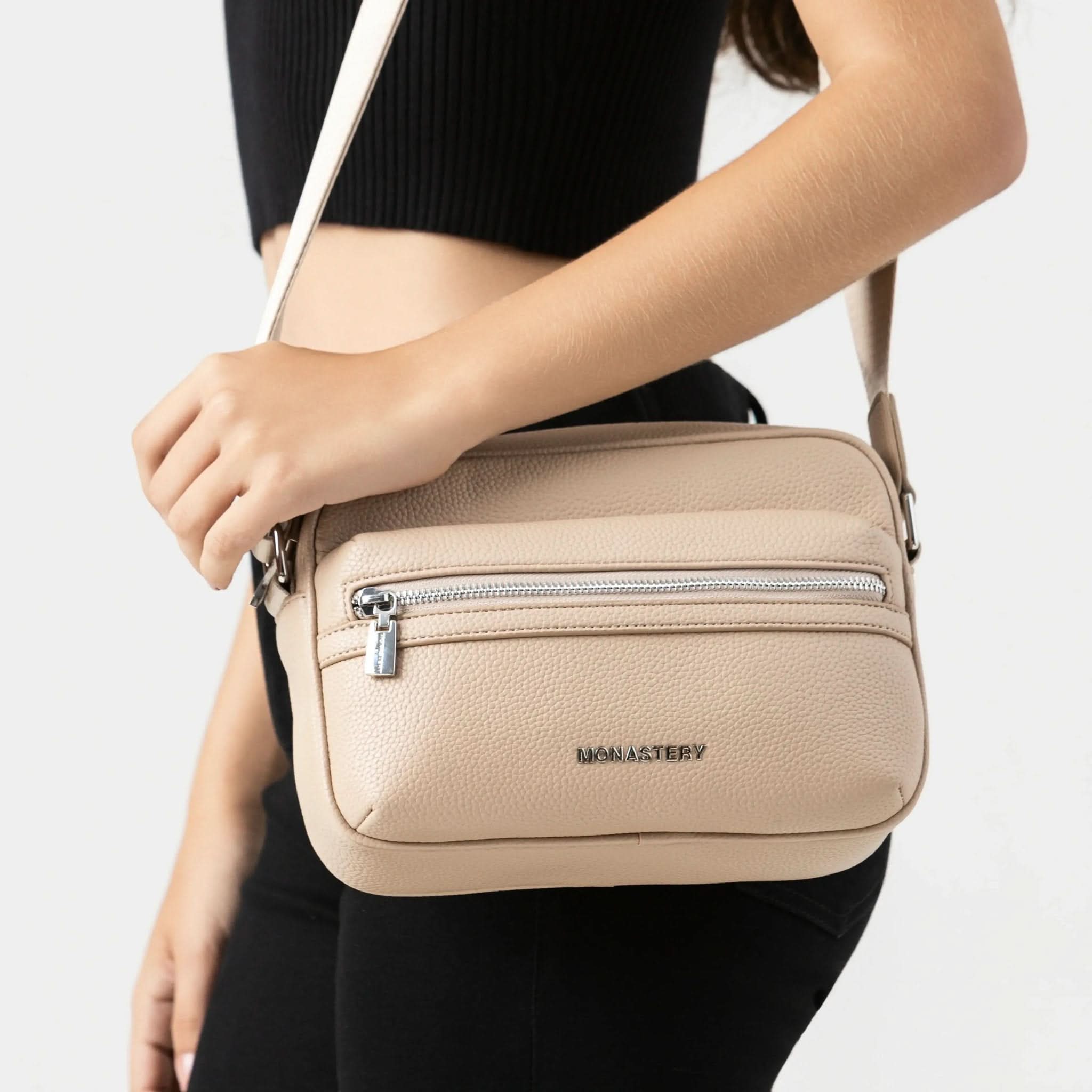 ZENYATTA FANNY PACK IRISH CREAM - Monastery | Tienda Oficial Colombia